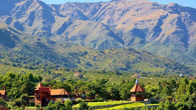 No es Tandil: la escapada cerca de Buenos Aires a un pueblo para disfrutar de sus sierras.