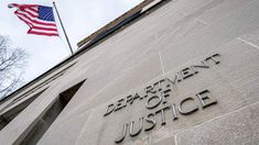 Los dos hombres podrían enfrentar penas de hasta 10 años de prisión. Los dos hombres podrían enfrentar penas de hasta 10 años de prisión.