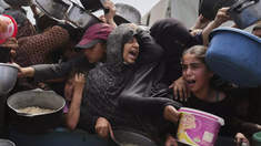 Cada vez más personas mueren cerca de los centros de distribución de alimentos. Cada vez más personas mueren cerca de los centros de distribución de alimentos.