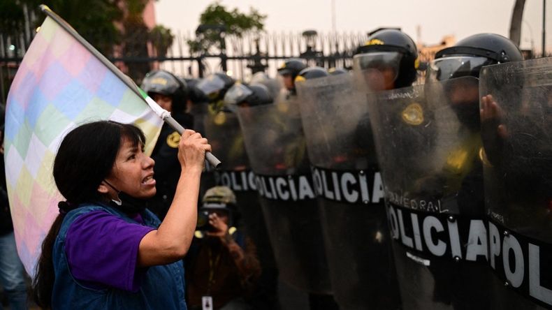 Perú vive una jornada clave en medio de violentas protestas.