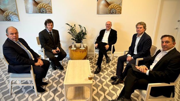 Javier Milei, junto a Gerardo Werthein, mantuvo un encuentro con Ilan Goldfajn y los gerentes del BID.