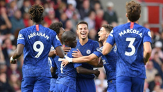 Este futbolista hizo gran parte de su carrera en el Chelsea. Este futbolista hizo gran parte de su carrera en el Chelsea.