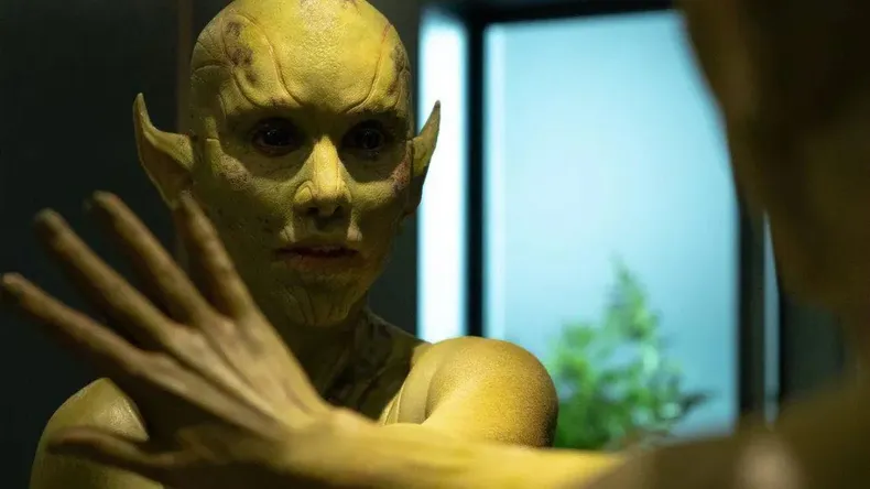 Invasión Secreta, ambientada la actualidad del Universo Cinematográfico de Marvel (MCU por sus siglas en inglés), Nick Fury (Samuel L. Jackson) se entera de una invasión clandestina en la Tierra por una facción de Skrulls que cambian de forma.