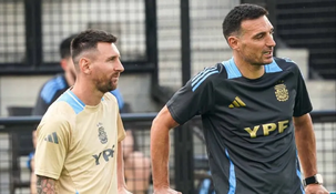 Lionel Messi junto a Lionel Scaloni.