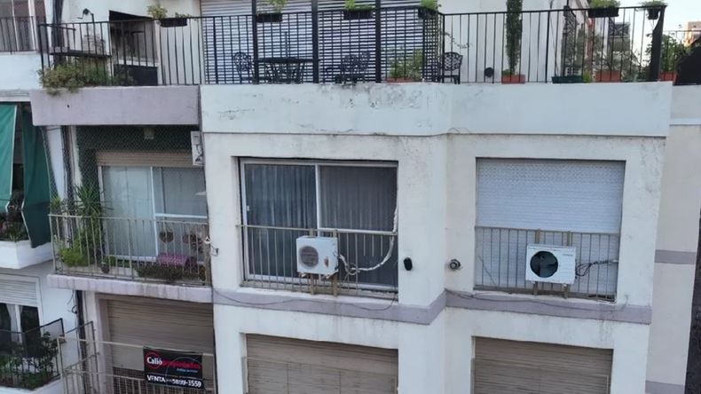 El departamento se encuentra ubicado en la calle Aguirre al 200