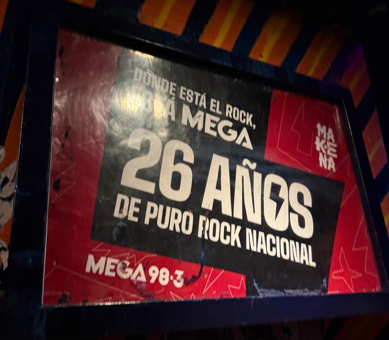 La Mega celebró sus 26 años con un shown en vivo y rodeado de su gente.