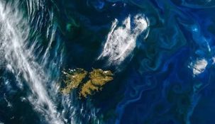 Vista satelital de as islas Malvinas, dentro de la plataforma marítima argentina. Vista satelital de as islas Malvinas, dentro de la plataforma marítima argentina.