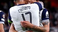 Romero celebra con Johnson, autor del tanto. Romero celebra con Johnson, autor del tanto.