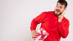 Le compró un regalo a su esposa y se volvió viral por el escondite que eligió para sorprenderla. Le compró un regalo a su esposa y se volvió viral por el escondite que eligió para sorprenderla.