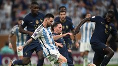 Puede llegar a convertirse en el primer futbolista en jugar seis Copas del Mundo. Puede llegar a convertirse en el primer futbolista en jugar seis Copas del Mundo.