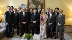 Milei estuvo acompañado por la secretaria general de la Presidencia, Karina Milei; el Canciller Gerardo Werthein; y el Embajador argentino en España, Wenceslao Bunge.