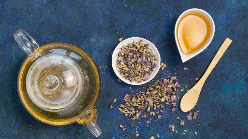 Se puede disfrutar en infusiones o como especia en diversas comidas, convirtiendo al orégano en un aliado accesible para el bienestar diario.