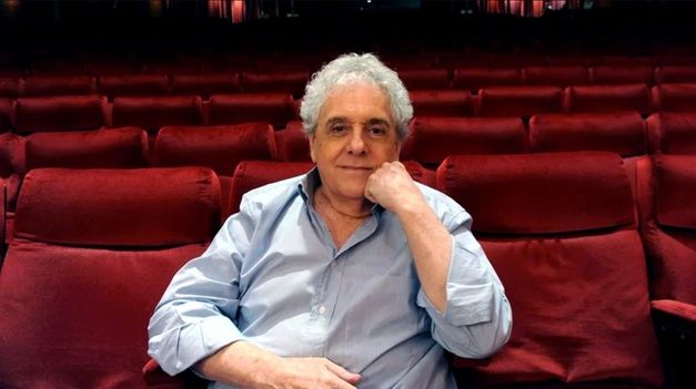 El actor, humorista y director de teatro estaría distanciado de su hermano.
