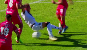 Braian Romero fue expulsado tras una plancha sobre Nicolás Oroz.