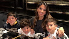 La mujer de Lionel Messi compartió con sus seguidores los regalos exclusivos para la Pascua. La mujer de Lionel Messi compartió con sus seguidores los regalos exclusivos para la Pascua.