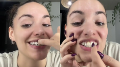 La joven contó sus inconvenientes con mucho humor. La joven contó sus inconvenientes con mucho humor.