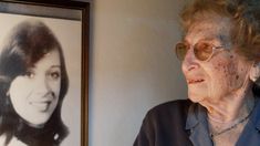 Roisinblit y la foto de Patricia, su hija desaparecida en 1979.