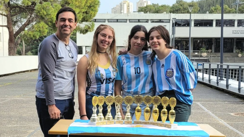 En equipo femenino se consagró campeón mundial de robótica representando a Argentina.