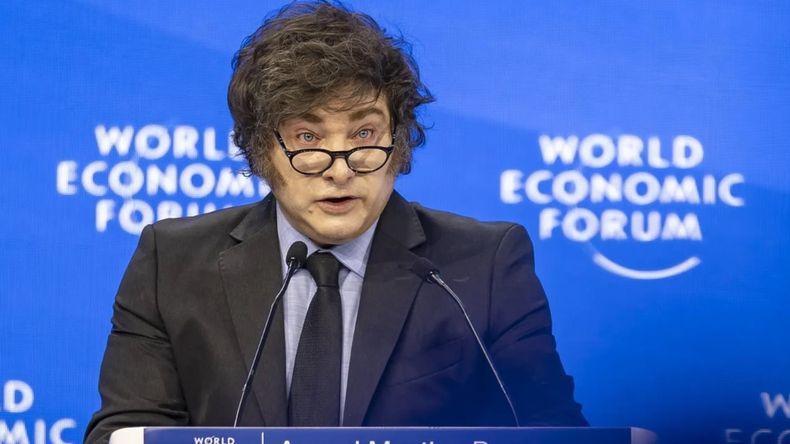 Javier MIlei compartió su agenda en Davos y volvió a criticar al periodismo: Son chimenteros de peluquería barata