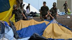Fuerzas policiales empezaron a desarmar las carpas instaladas por adherentes del expresidente Jair Bolsonaro frente al cuartel general del Ejército. Fuerzas policiales empezaron a desarmar las carpas instaladas por adherentes del expresidente Jair Bolsonaro frente al cuartel general del Ejército.
