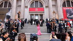 Antonela Roccuzzo deslumbró con su look total pink mientras asistía a un exclusivo evento de Tiffany & Co en Nueva York. Antonela Roccuzzo deslumbró con su look total pink mientras asistía a un exclusivo evento de Tiffany & Co en Nueva York.