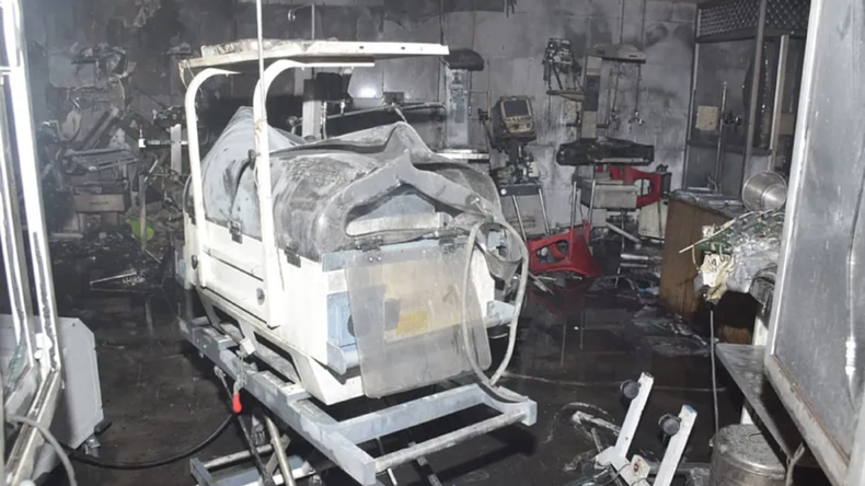 Así quedó una de las salas de neonatología tras el incendio. 