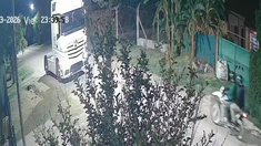 Las cámaras de seguridad registraron el robo. Las cámaras de seguridad registraron el robo.