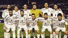 Este delantero jugó en España, Italia y la India. Este delantero jugó en España, Italia y la India.