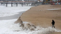 Chile, en alerta por las advertencias de tsunami. Chile, en alerta por las advertencias de tsunami.