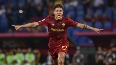 Dybala festeja uno de sus dos goles en Roma.