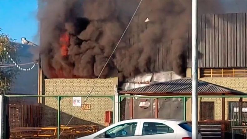 El incendio provocó graves daños materiales en el lugar. Hay riesgo de derrumbe.