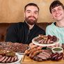 Gaspi junto a Ibai llanos comiendo el mejor asado del mundo en un conocido restaurante en Buenos Aires. Gaspi junto a Ibai llanos comiendo el mejor asado del mundo en un conocido restaurante en Buenos Aires.