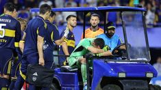 Marchesín no encuentra consuelo ante su grave lesión. Marchesín no encuentra consuelo ante su grave lesión.