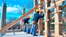 La construcción fue uno de los sectores más golpeados por la crisis. La construcción fue uno de los sectores más golpeados por la crisis.