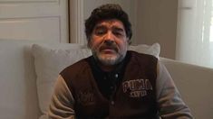 La furia de Maradona contra una cronista por preguntarle por Diego Junior: Esta pregunta de mie... que me hacés La furia de Maradona contra una cronista por preguntarle por Diego Junior: Esta pregunta de mie... que me hacés