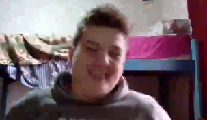 El incómodo momento de un streamer en vivo que se volvió viral: ¿No ves que estoy por dormir, p...?.