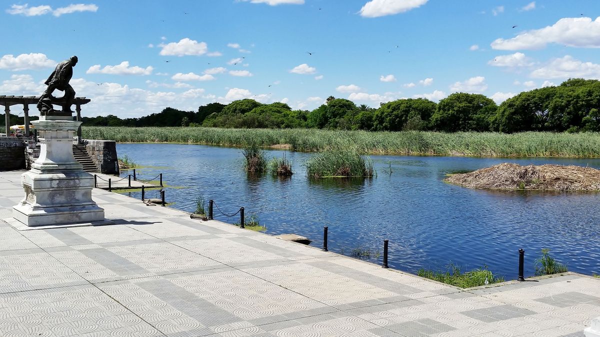 Como es el El Paseo de la Gloria que tiene Buenos Aires y qué esculturas muestra