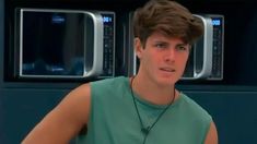 Marcos duda sobre su estadía en la casa. Marcos duda sobre su estadía en la casa.