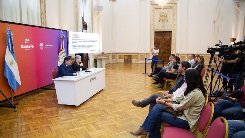 Los datos se brindaron en el Salón Blanco de la sede de Gobernación de Santa Fe.