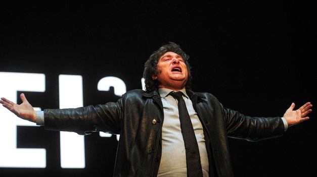 Javier Milei busca el voto del Pro y los radicales antikirchneristas, sectores a los que despreció.