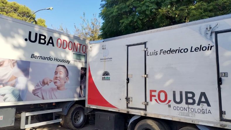 Se realizó la primerajornada del año de UBA en Acción donde bautizaron las unidades móviles odontológicas