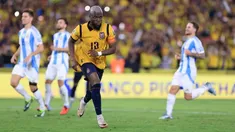 Enner Valencia metió el único gol del partido de penal.