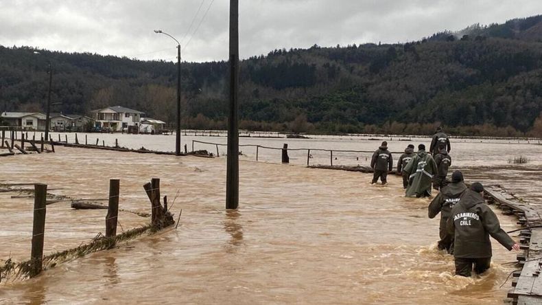 Siguen las lluvias en Chile: hay un muerto y la alarma por inundaciones se  extendió a Santiago