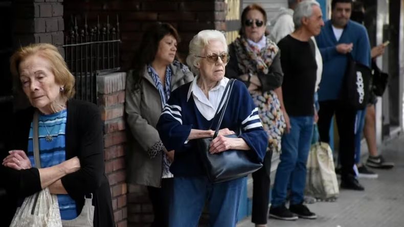 La canasta b&aacute;sica de jubilados incluye alimentos, vivienda y farmacia.