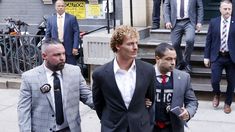 Se entregó Daniel Penny, el hombre que mató al joven sin techo en un subte de NY. Se entregó Daniel Penny, el hombre que mató al joven sin techo en un subte de NY.