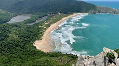 Quienes practican surf y disfrutan de la naturaleza, encontrarán en Lagoinha do Leste una opción perfecta para sus vacaciones. Quienes practican surf y disfrutan de la naturaleza, encontrarán en Lagoinha do Leste una opción perfecta para sus vacaciones.