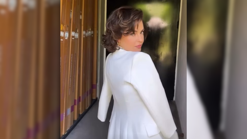 Dolores Fonzi apostó por un peinado de inspiración vintage con capas y ondas definidas que marcan su nuevo estilo.