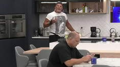 Alfa estalló otra vez contra Ariel y profundizó su enfrentamiento. Alfa estalló otra vez contra Ariel y profundizó su enfrentamiento.