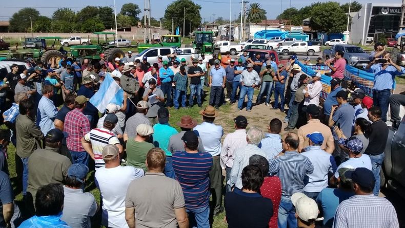 Productores rurales realizaron el primer tractorazo contra el gobierno Javier Milei en Chaco.