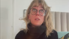 Daniela bromeó con la estampita de John Travolta porque Dios tiene esa cara, según relató. Daniela bromeó con la estampita de John Travolta porque Dios tiene esa cara, según relató.